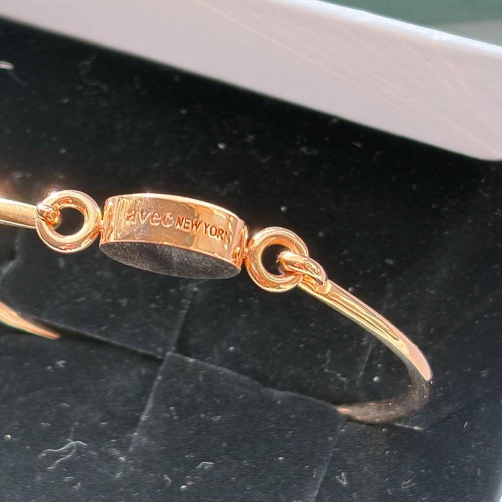 Moving Sale 🌟 Elegant Two Stone Pink Morher of Pearl Bangle - Rose Gold - Picture 4 of 14
